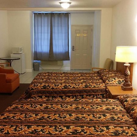 Country Regency Inn & Suites Manvel Dış mekan fotoğraf