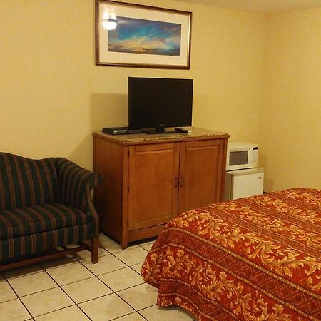Country Regency Inn & Suites Manvel Dış mekan fotoğraf