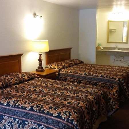 Country Regency Inn & Suites Manvel Dış mekan fotoğraf