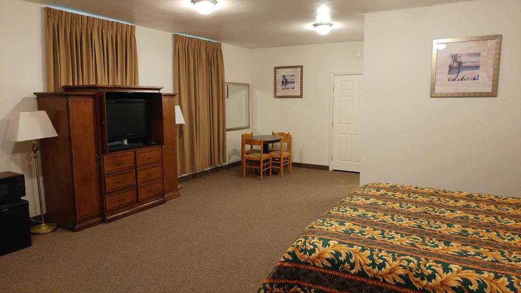 Country Regency Inn & Suites Manvel Dış mekan fotoğraf