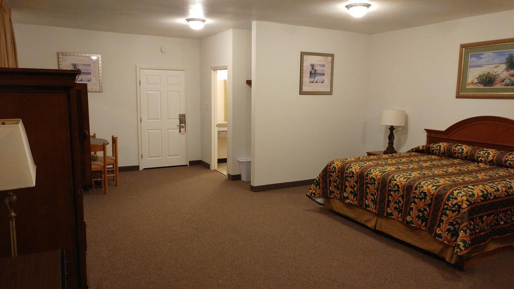 Country Regency Inn & Suites Manvel Dış mekan fotoğraf