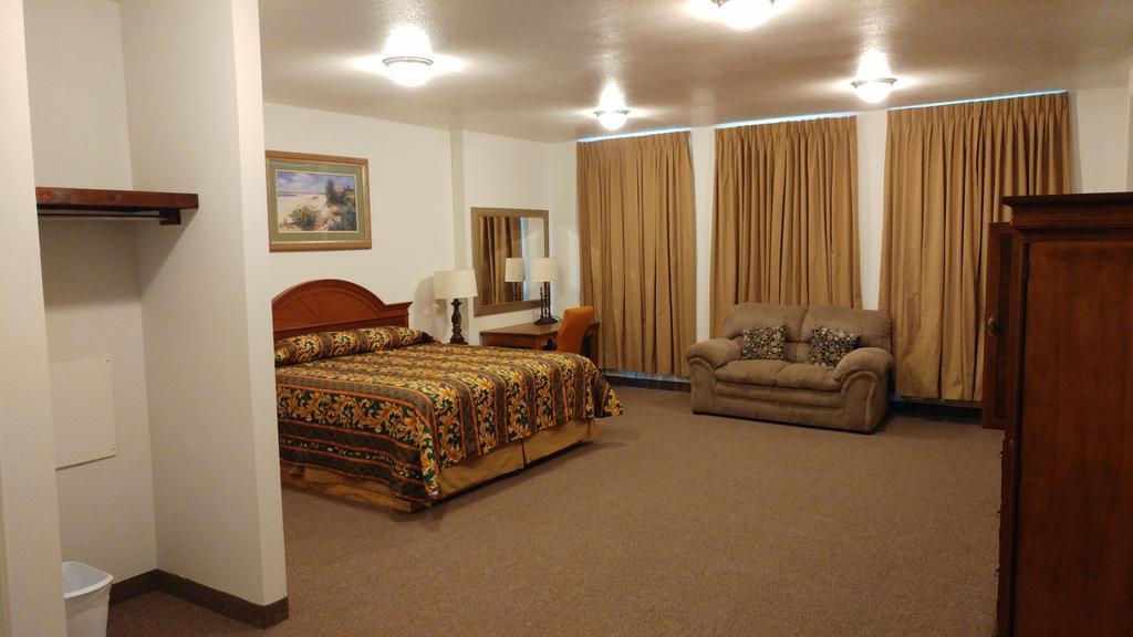 Country Regency Inn & Suites Manvel Dış mekan fotoğraf