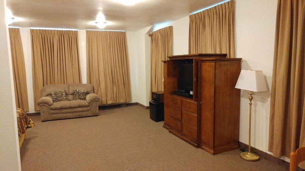 Country Regency Inn & Suites Manvel Dış mekan fotoğraf