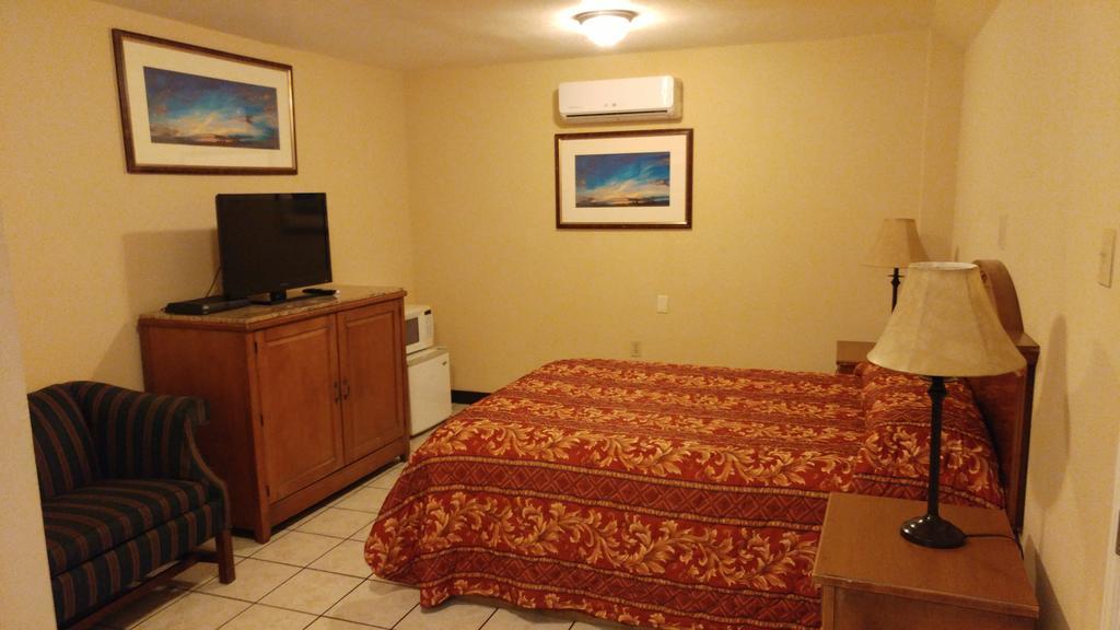 Country Regency Inn & Suites Manvel Dış mekan fotoğraf