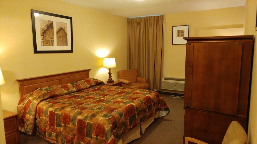 Country Regency Inn & Suites Manvel Dış mekan fotoğraf