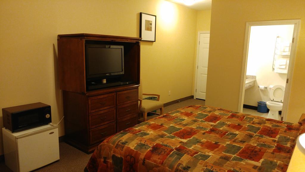 Country Regency Inn & Suites Manvel Dış mekan fotoğraf