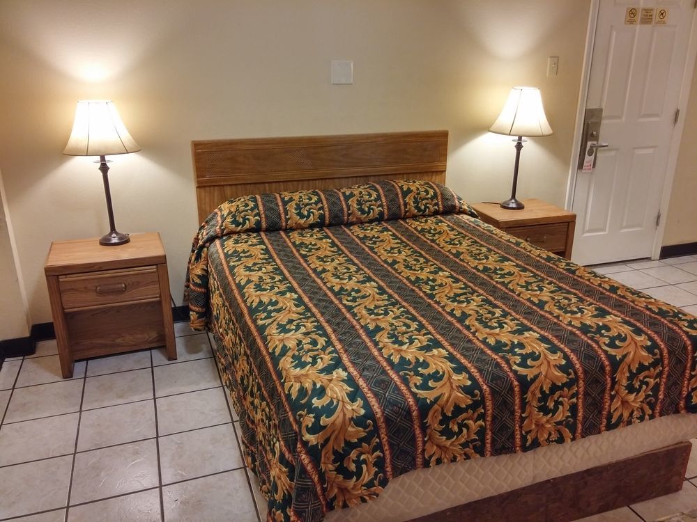Country Regency Inn & Suites Manvel Dış mekan fotoğraf