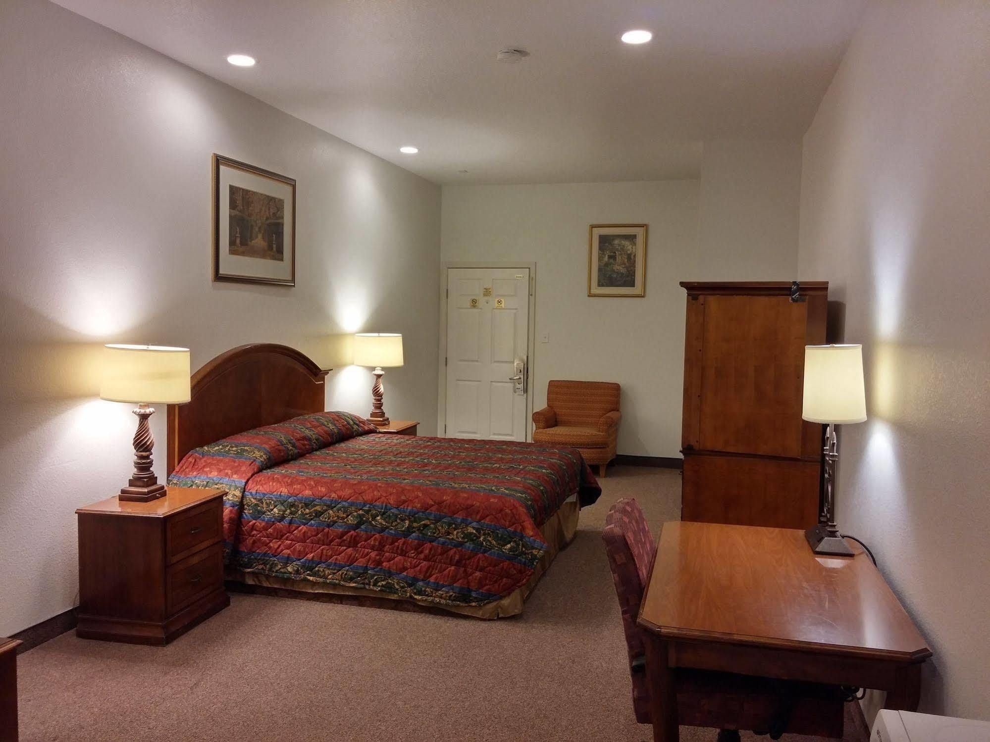 Country Regency Inn & Suites Manvel Dış mekan fotoğraf