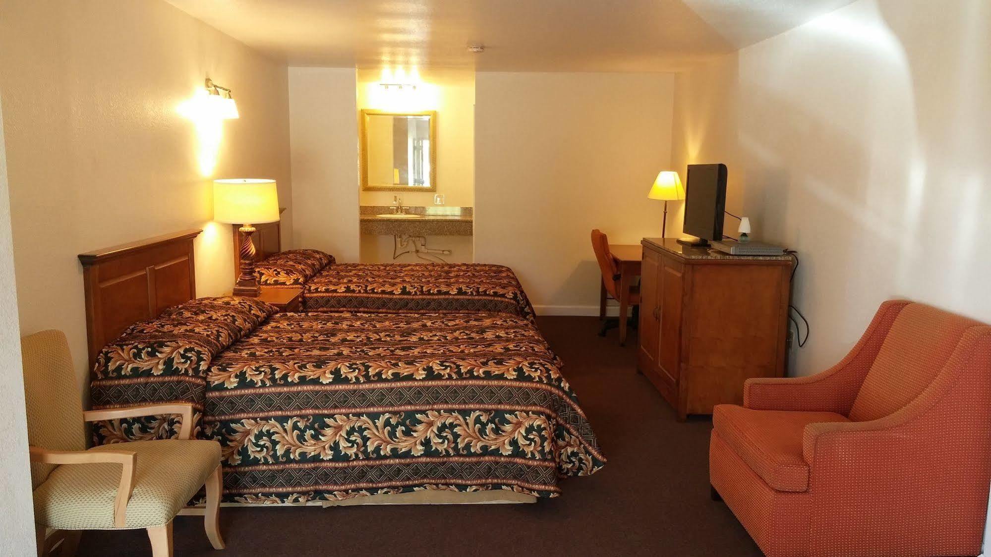 Country Regency Inn & Suites Manvel Dış mekan fotoğraf