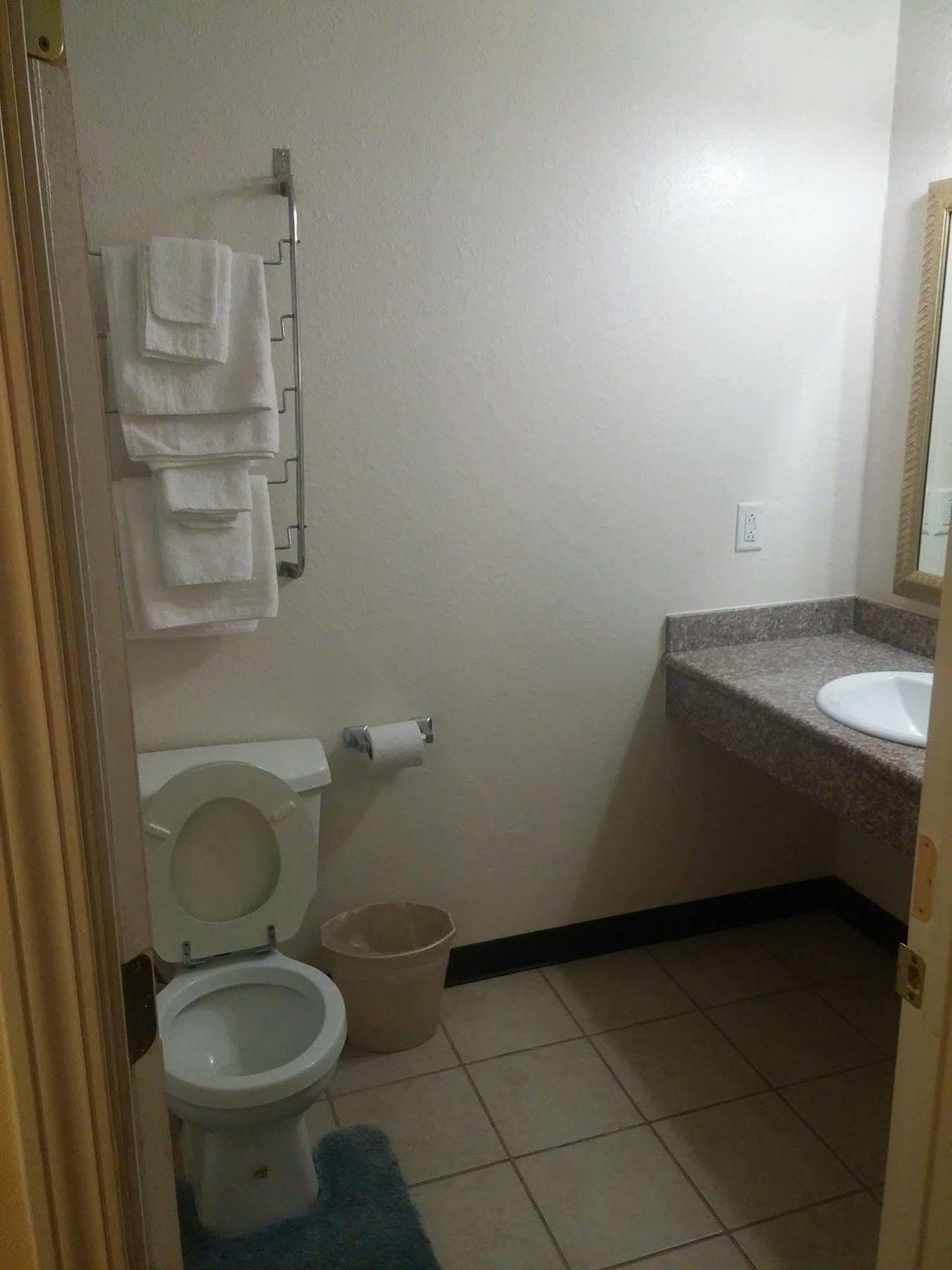 Country Regency Inn & Suites Manvel Dış mekan fotoğraf