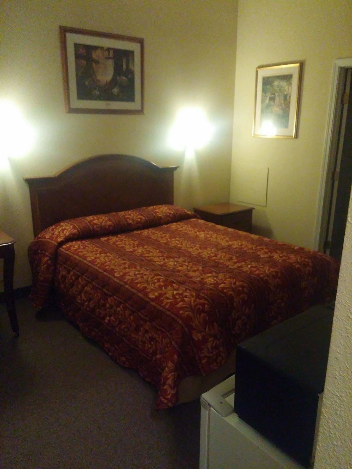 Country Regency Inn & Suites Manvel Dış mekan fotoğraf