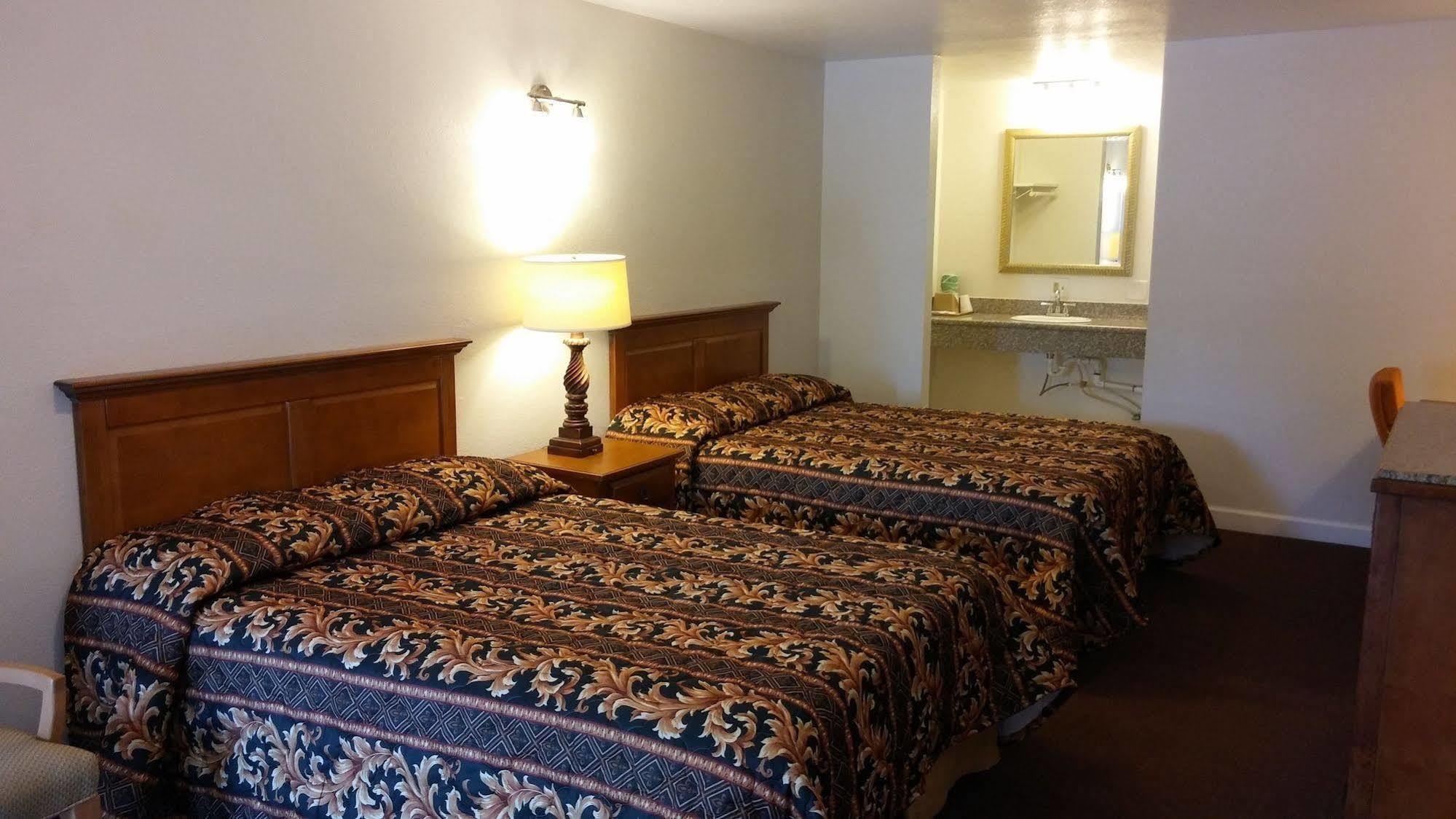 Country Regency Inn & Suites Manvel Dış mekan fotoğraf