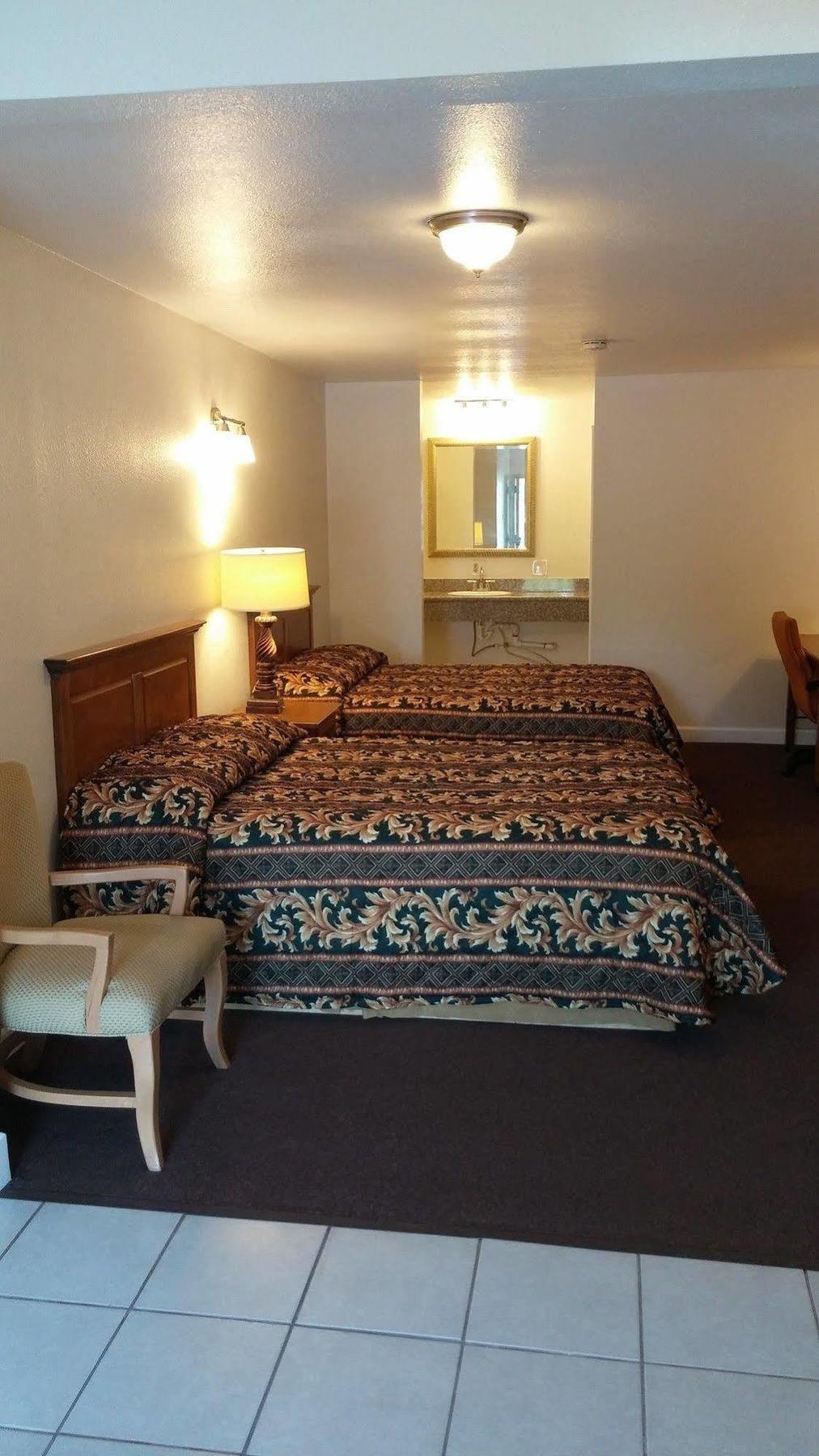 Country Regency Inn & Suites Manvel Dış mekan fotoğraf