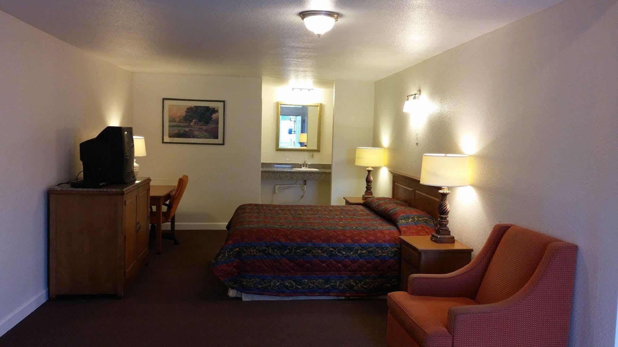 Country Regency Inn & Suites Manvel Dış mekan fotoğraf