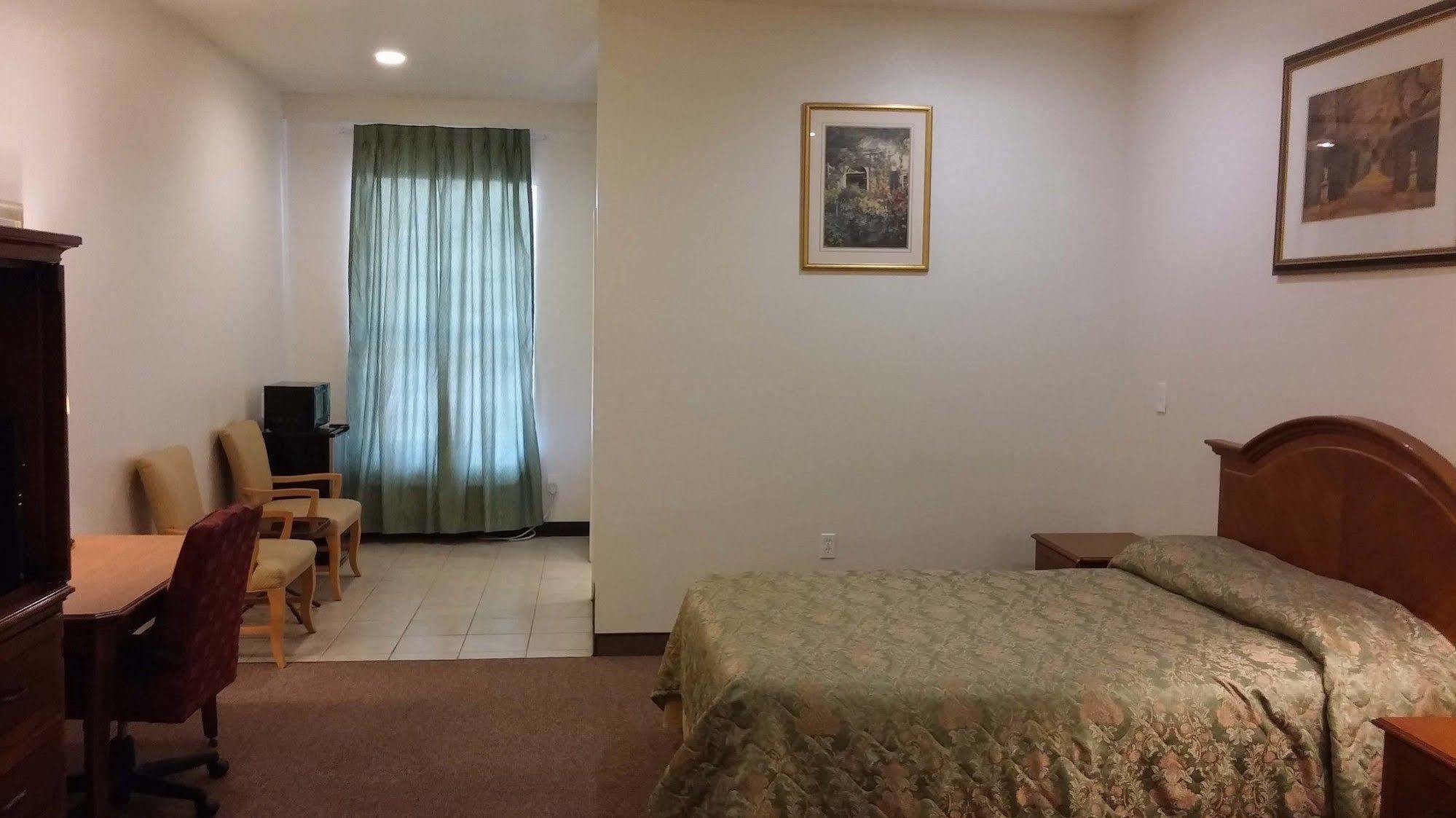 Country Regency Inn & Suites Manvel Dış mekan fotoğraf