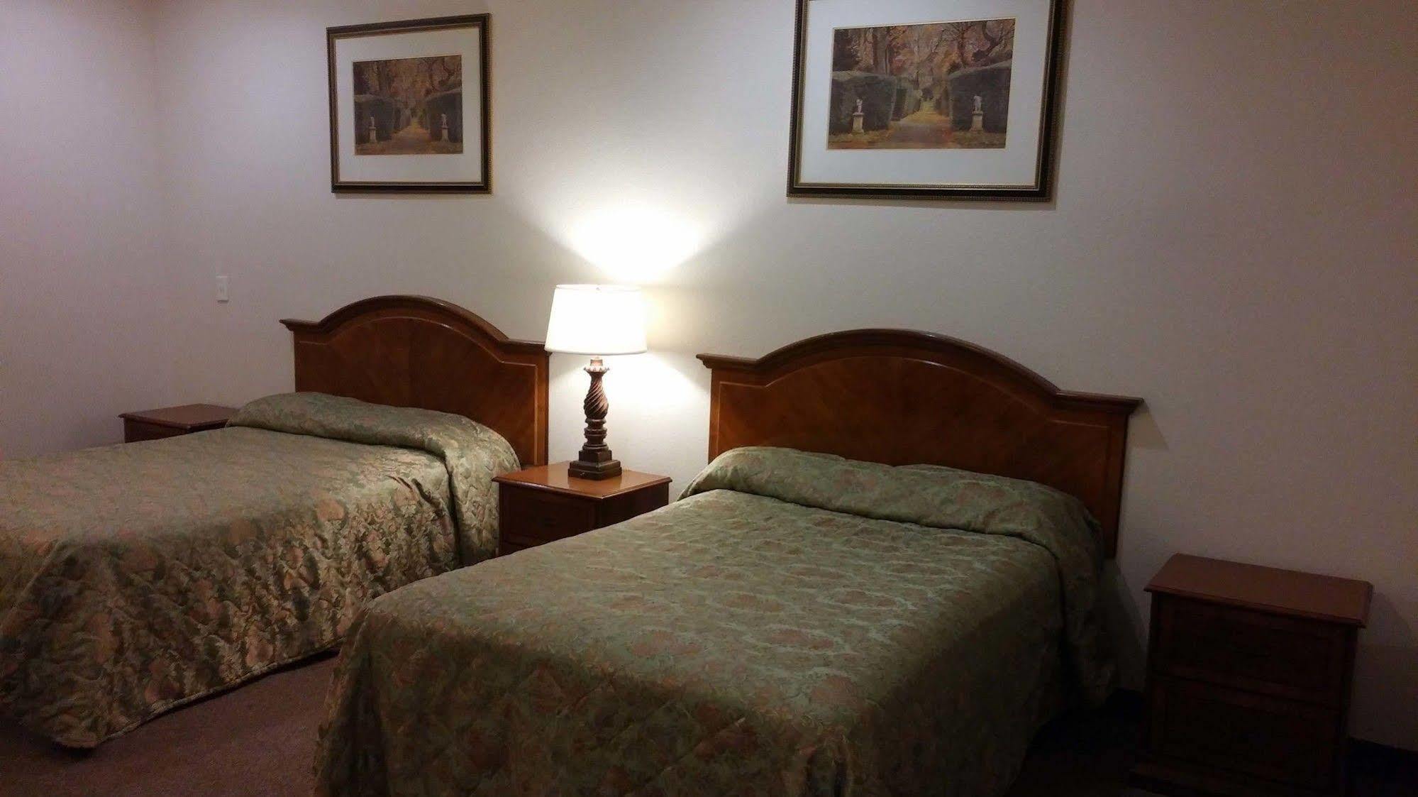 Country Regency Inn & Suites Manvel Dış mekan fotoğraf